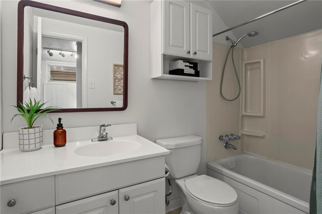 1696 Wawona Terrace NE