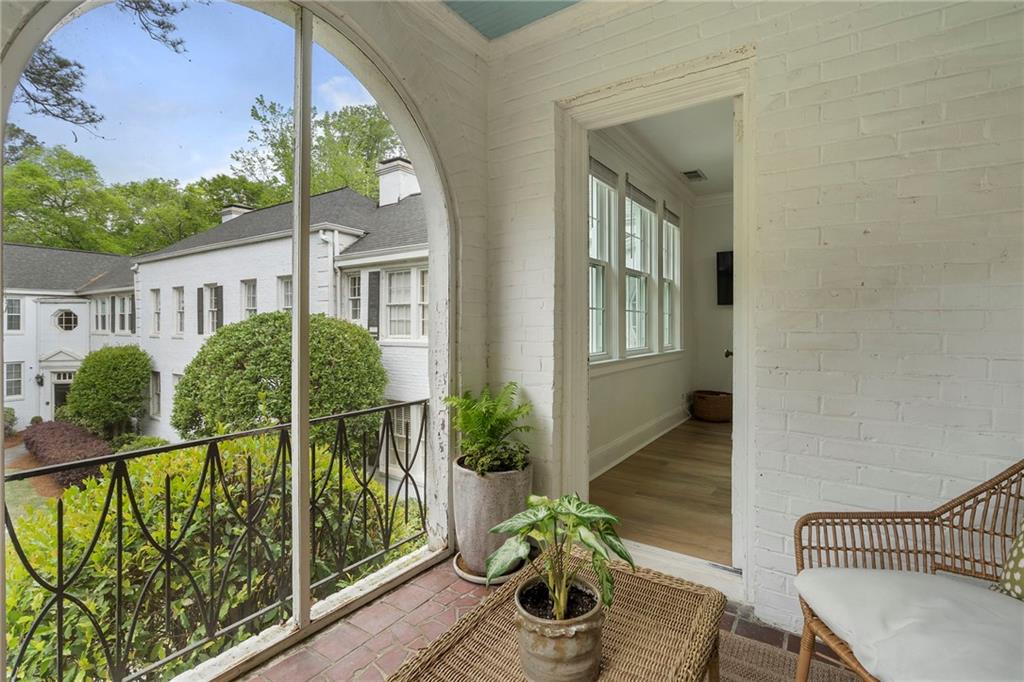 21 Peachtree Memorial Drive NW Unit 4