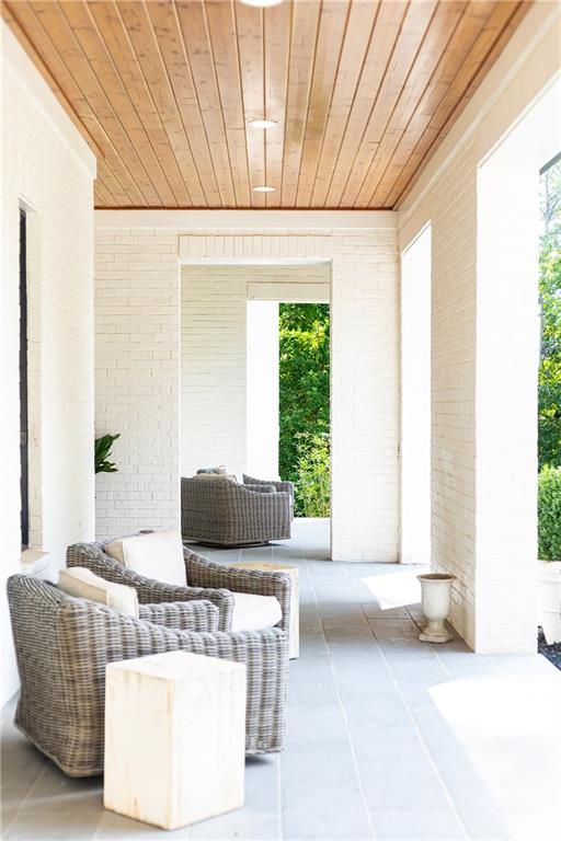 4415 Blackland Drive NE