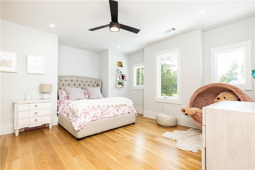 4415 Blackland Drive NE