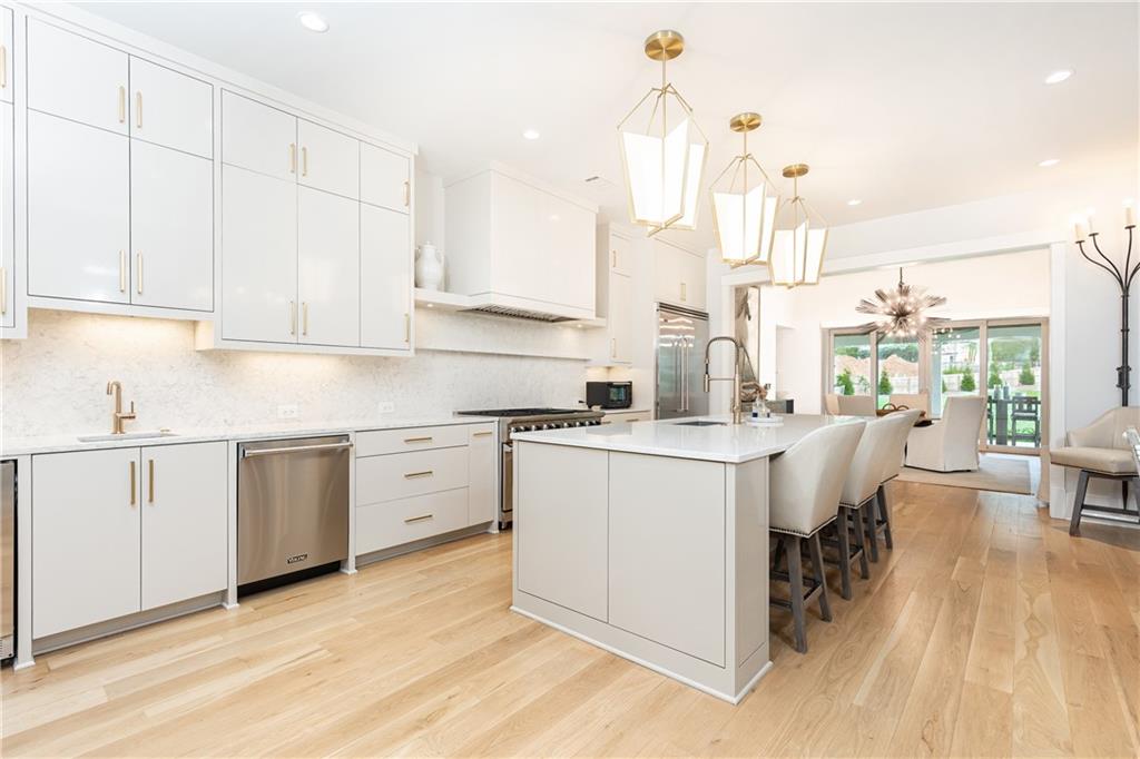 4415 Blackland Drive NE