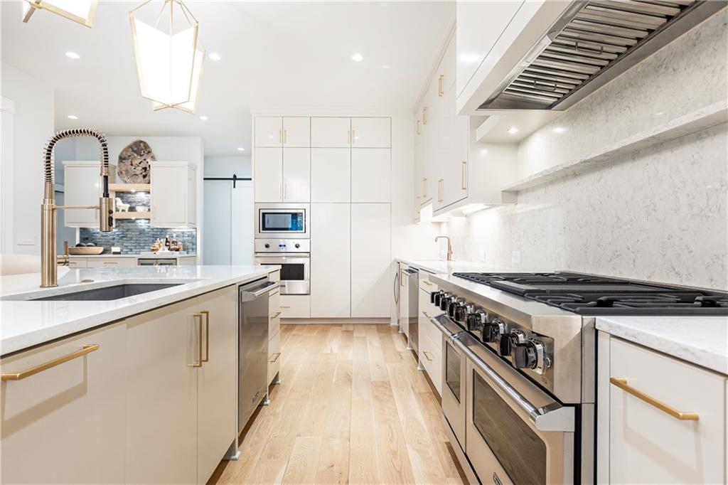 4415 Blackland Drive NE