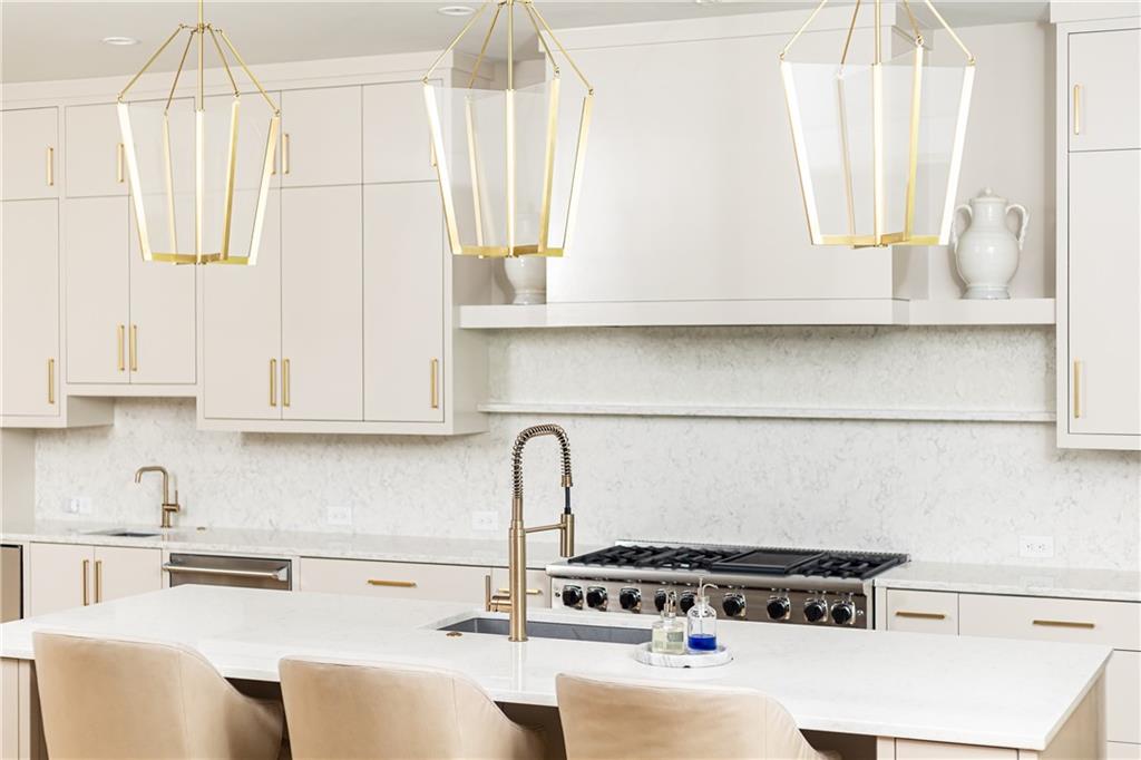 4415 Blackland Drive NE