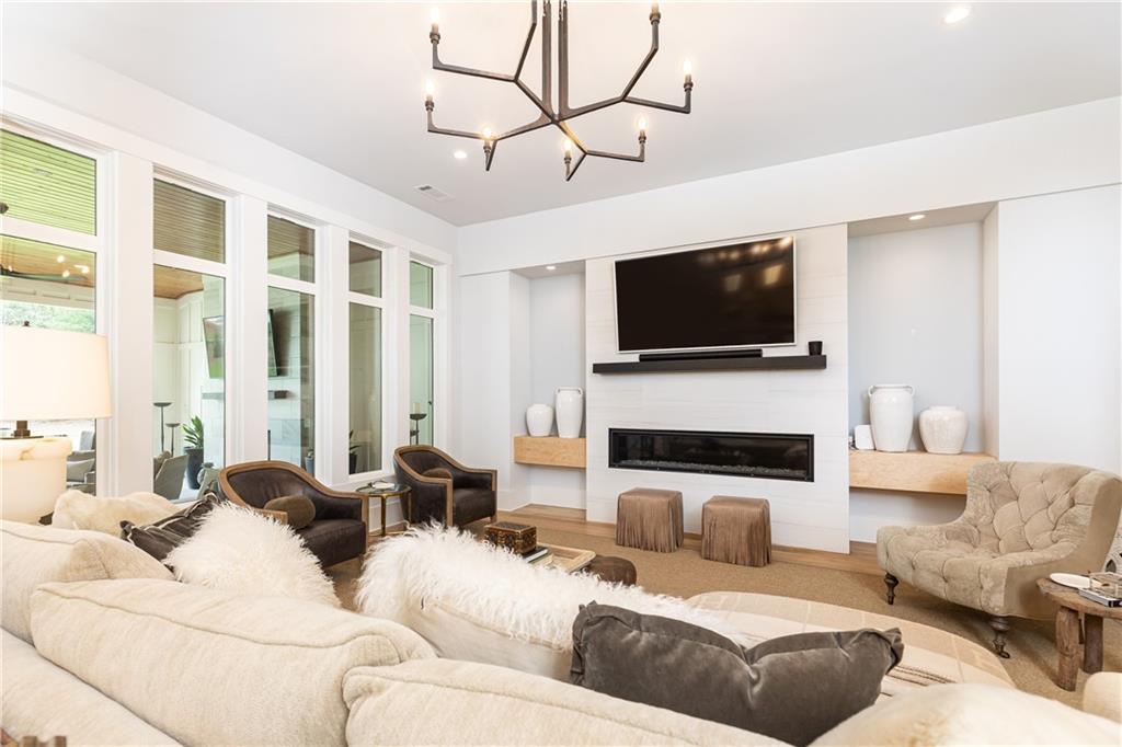 4415 Blackland Drive NE