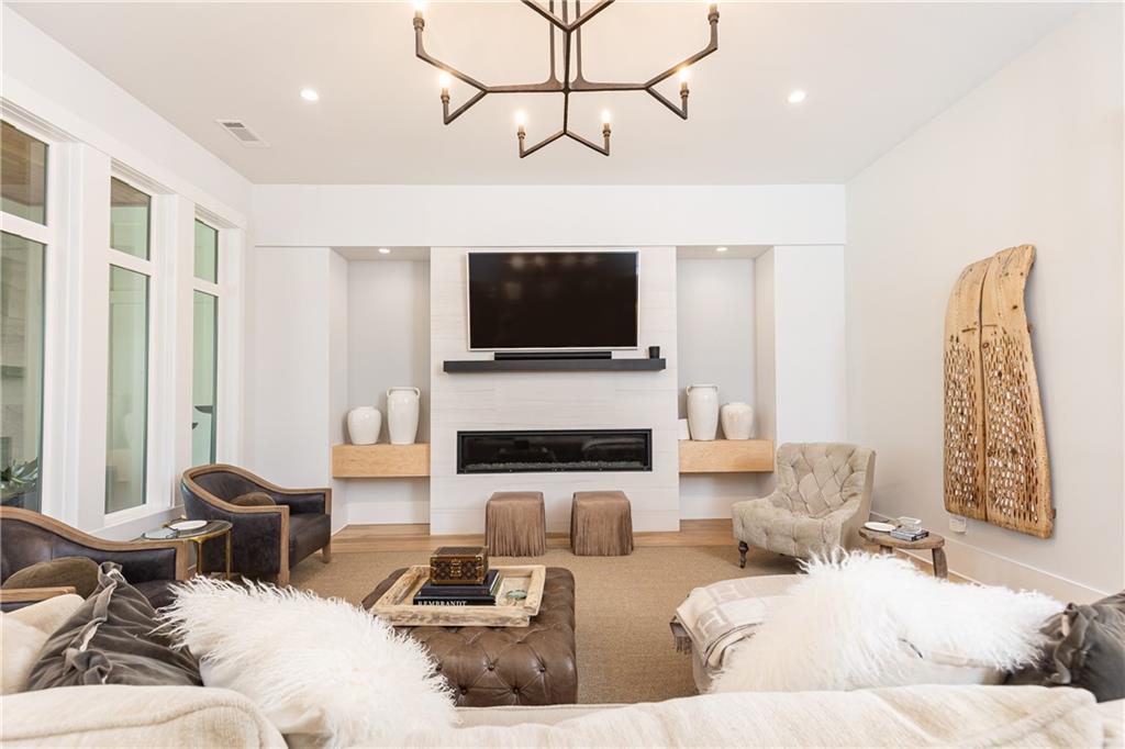 4415 Blackland Drive NE