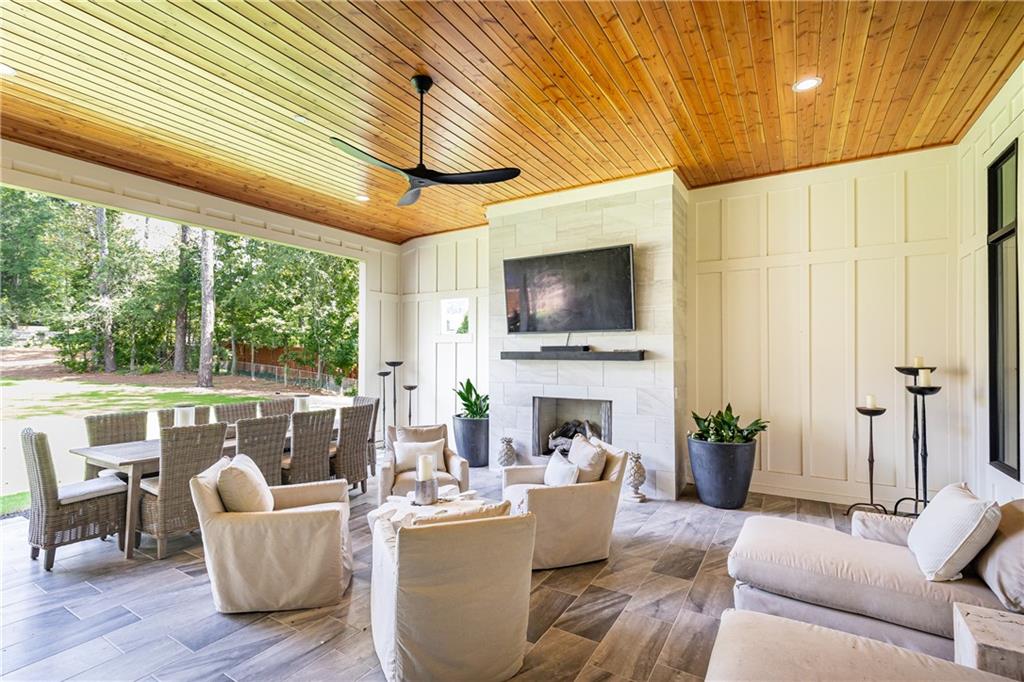 4415 Blackland Drive NE