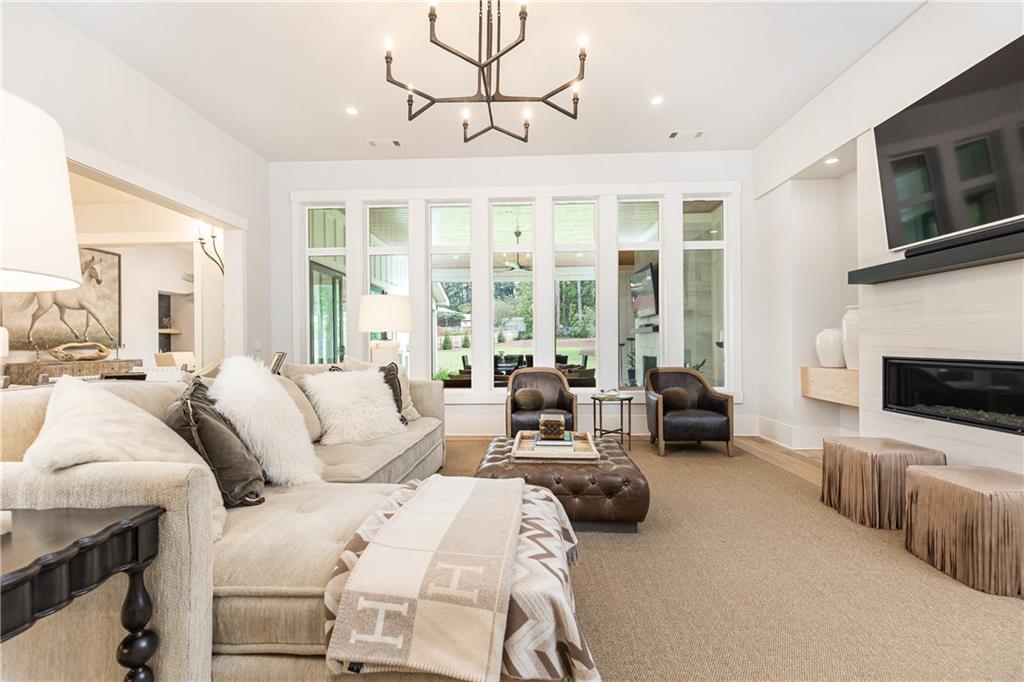 4415 Blackland Drive NE