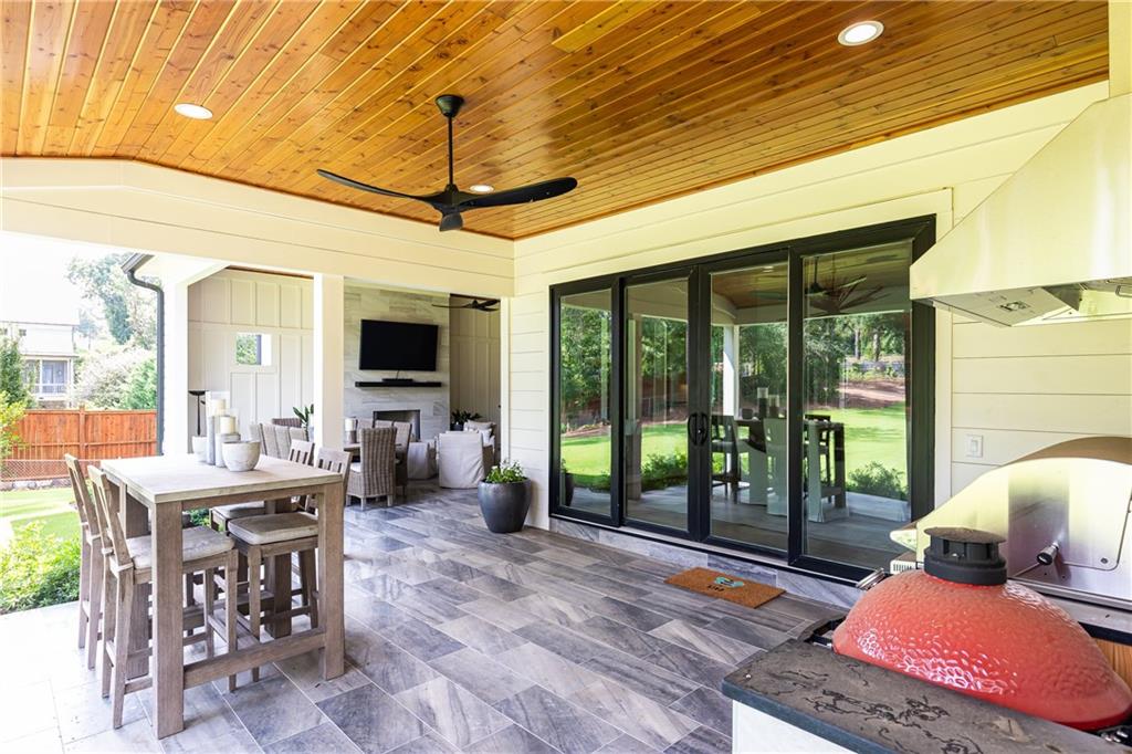 4415 Blackland Drive NE