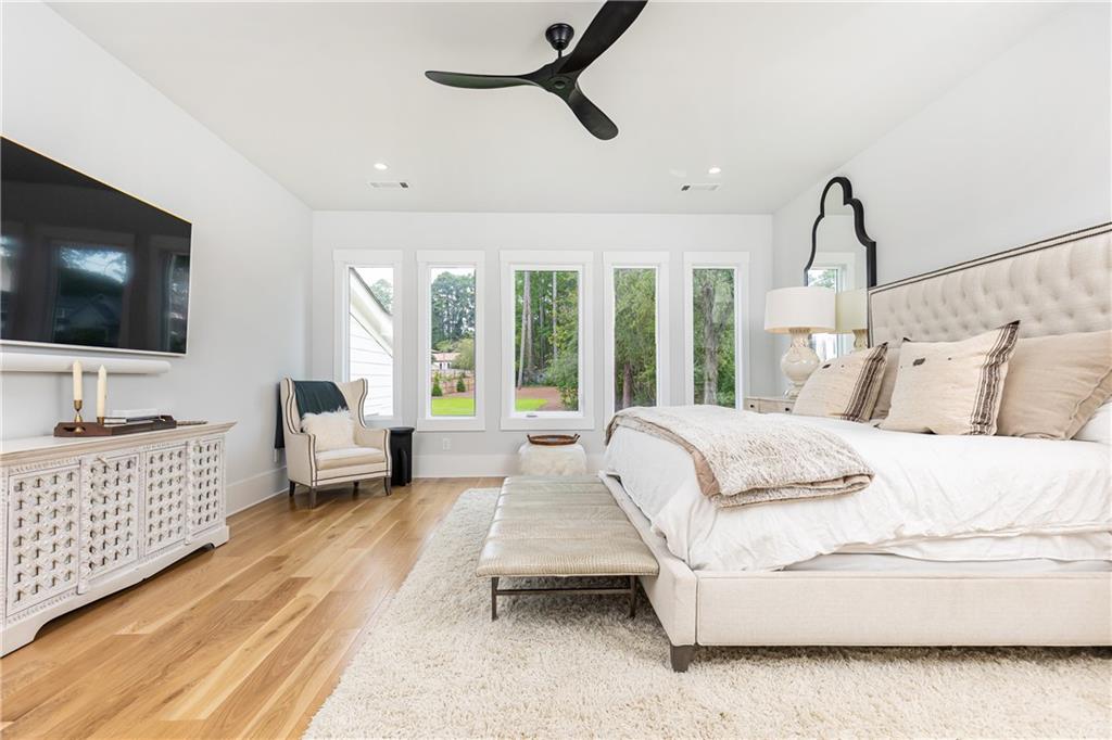 4415 Blackland Drive NE