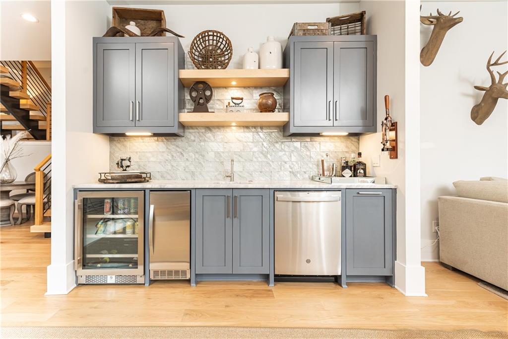 4415 Blackland Drive NE