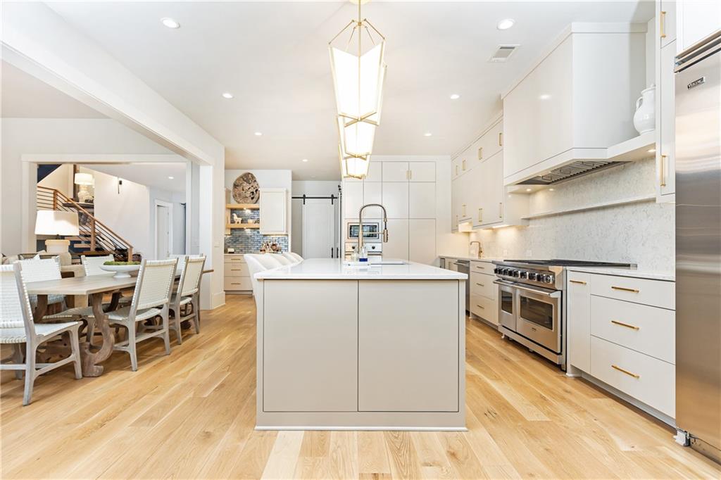 4415 Blackland Drive NE