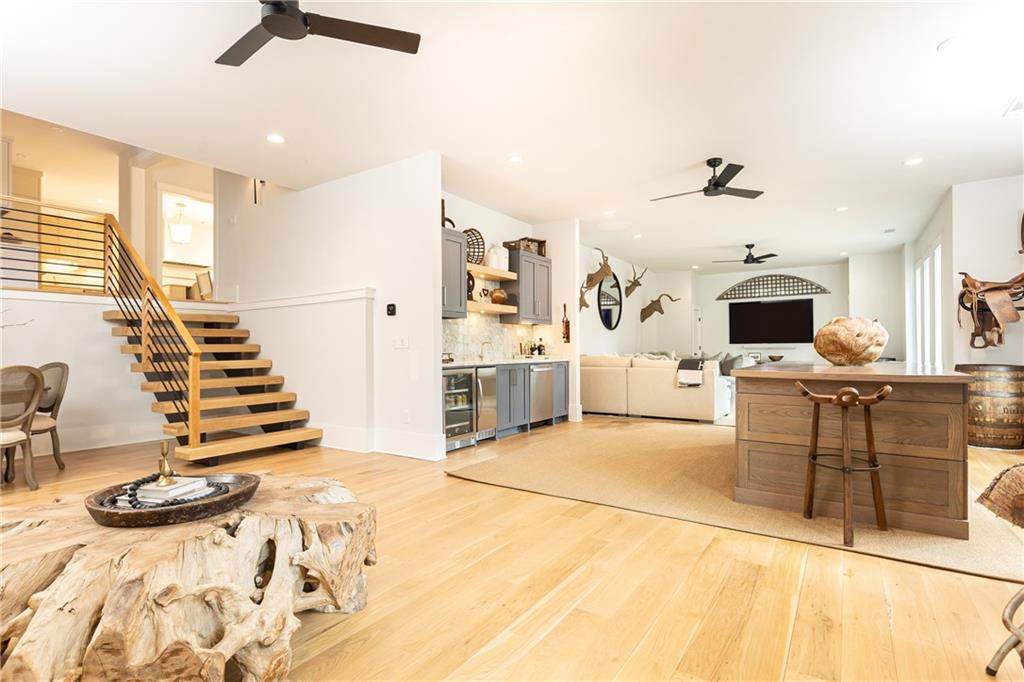 4415 Blackland Drive NE