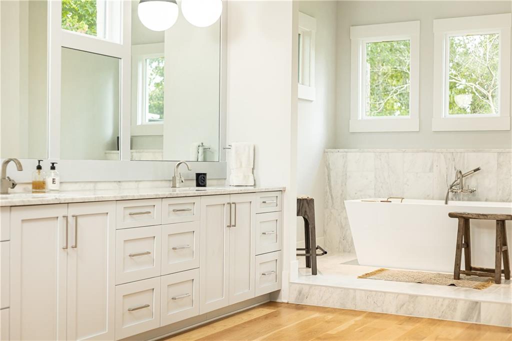 4415 Blackland Drive NE