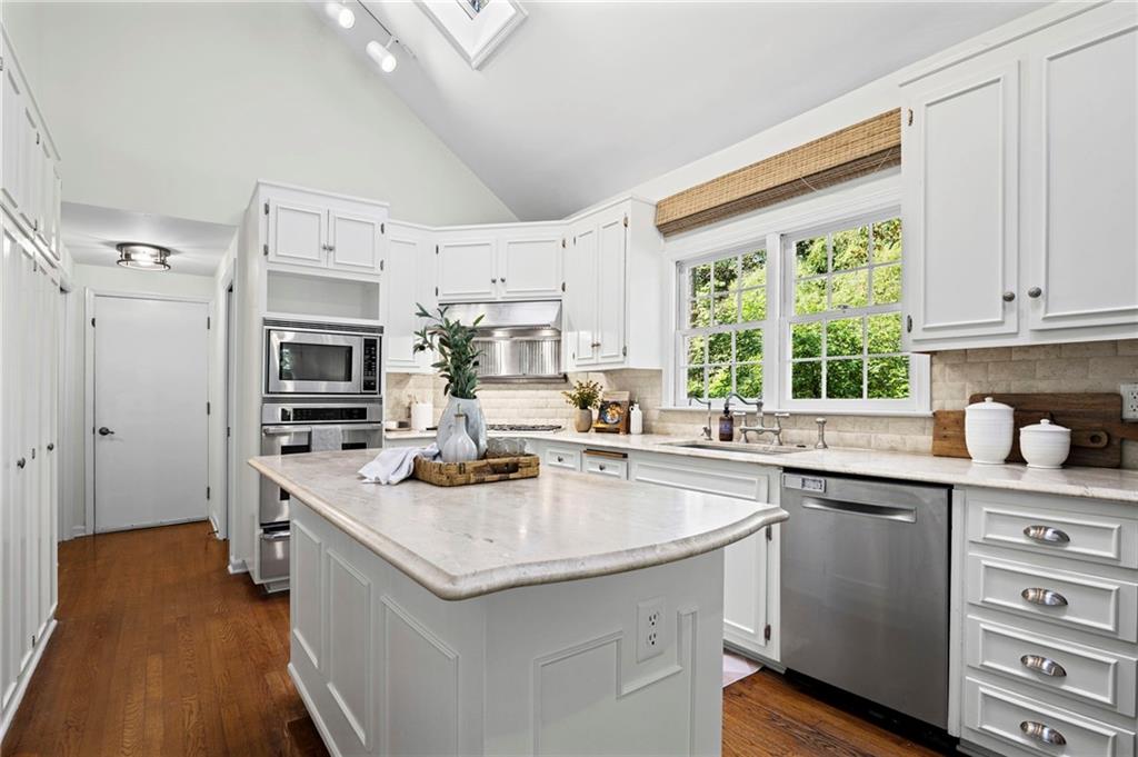 875 Heards Ferry Road