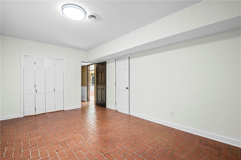 875 Heards Ferry Road