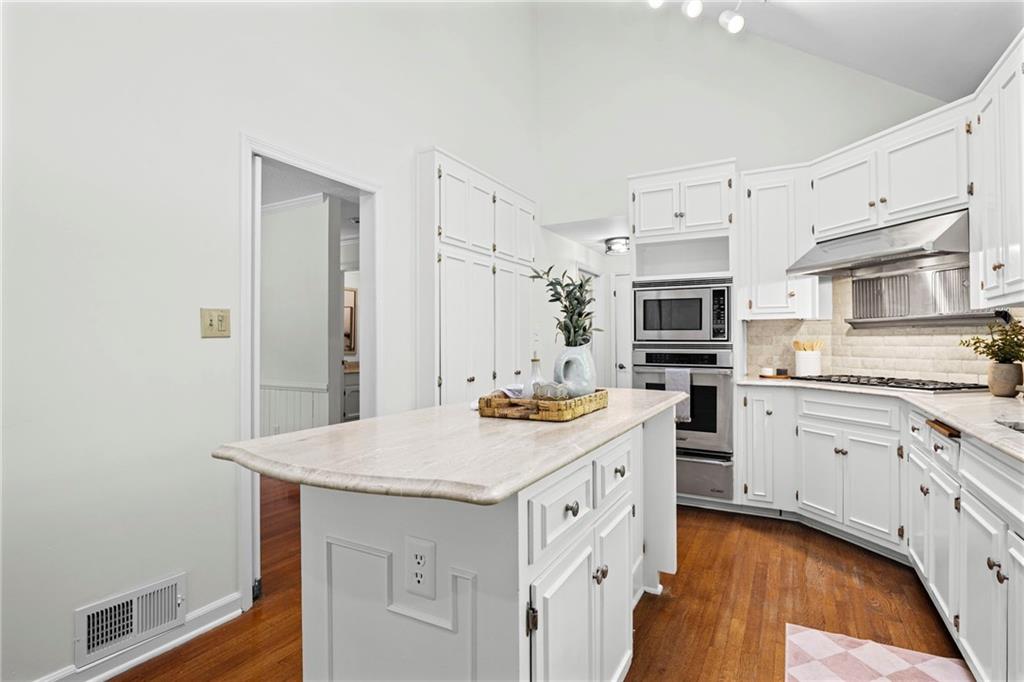 875 Heards Ferry Road