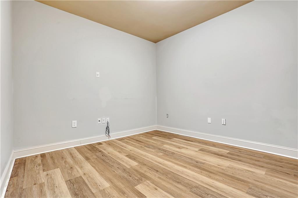 225 Carlyle Park Drive NE