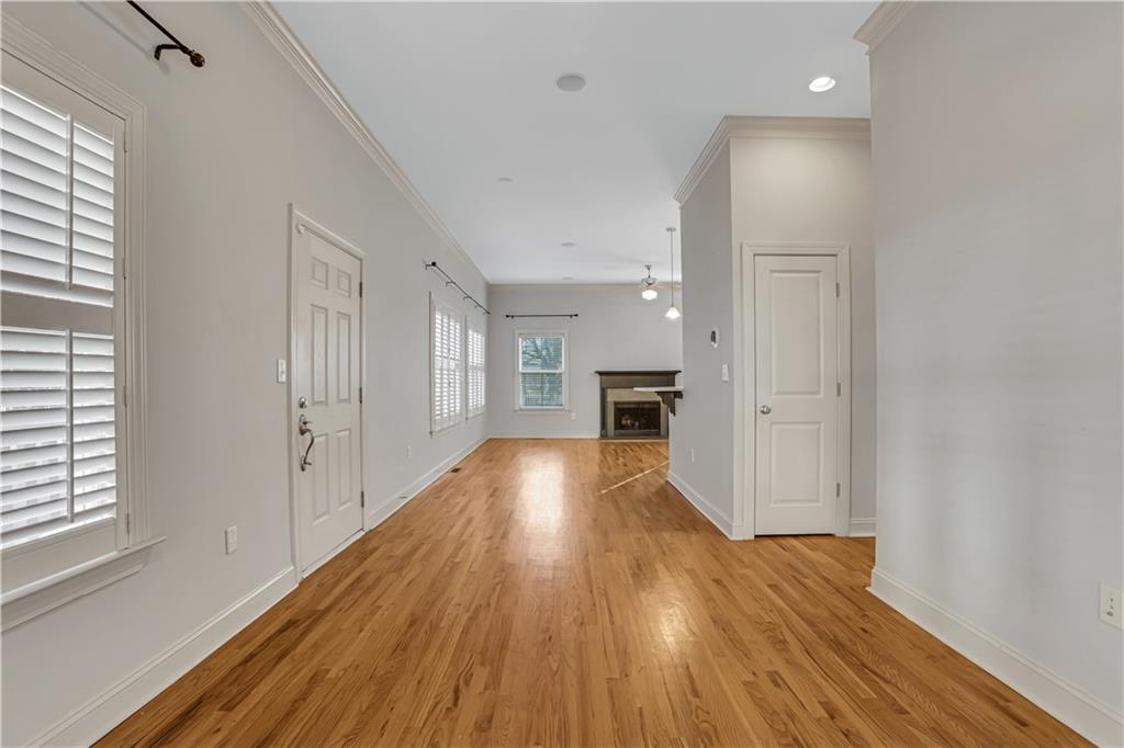 225 Carlyle Park Drive NE