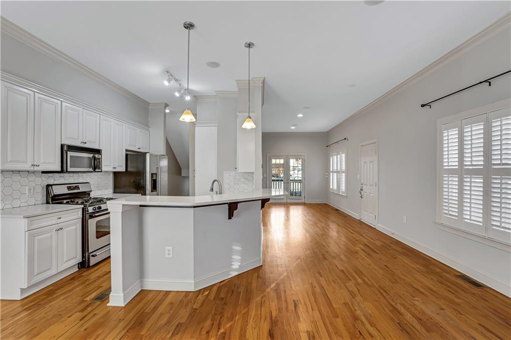 225 Carlyle Park Drive NE