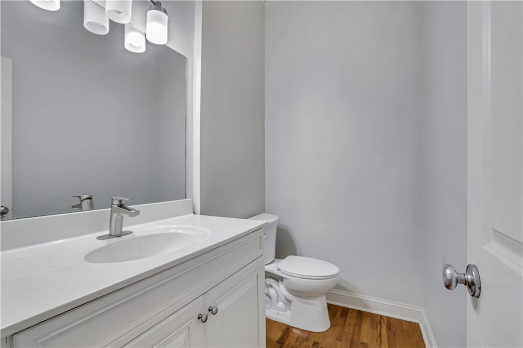 225 Carlyle Park Drive NE