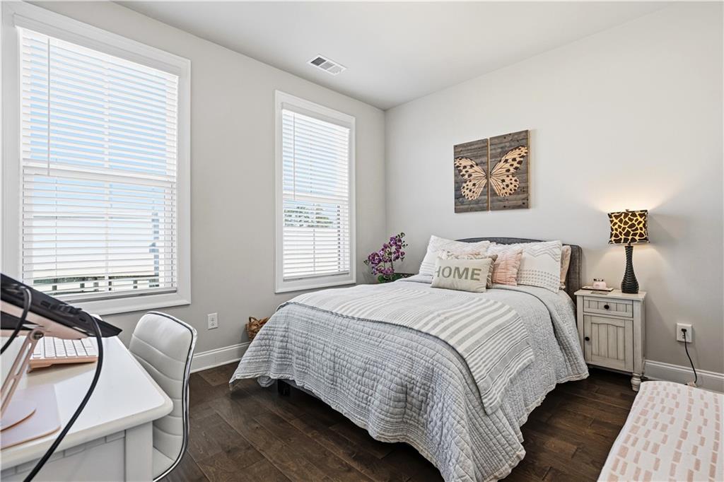 1829 La Dawn Lane NW