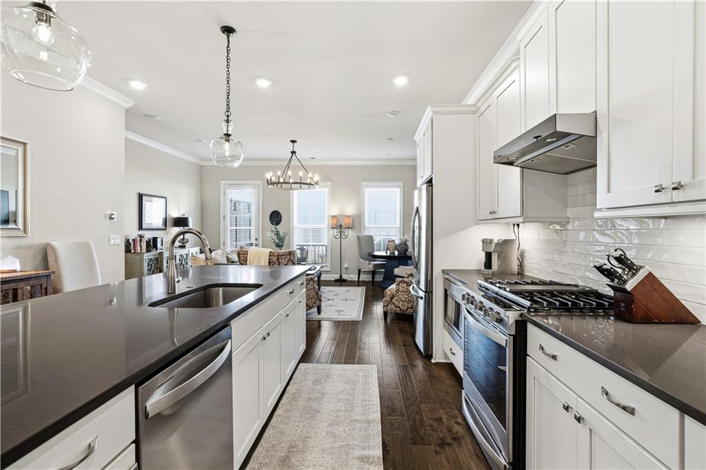 1829 La Dawn Lane NW