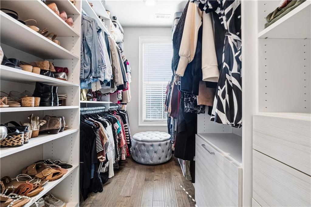 1829 La Dawn Lane NW