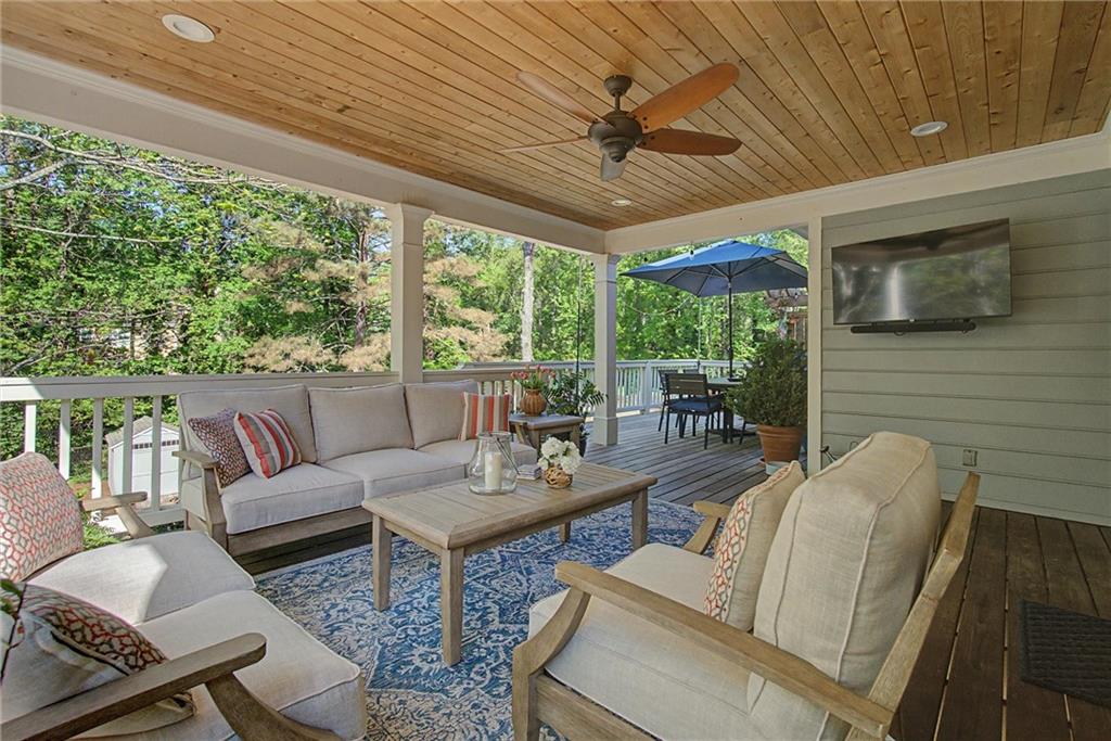 3311 Woodleaf Way