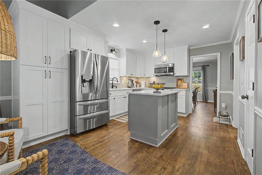 3311 Woodleaf Way