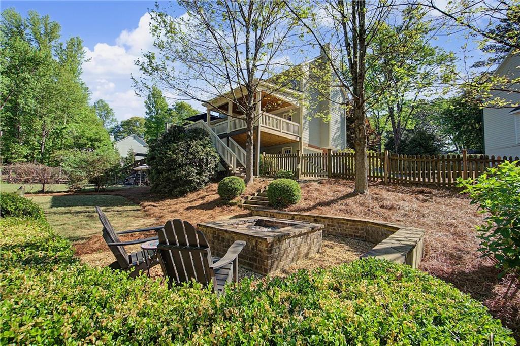 3311 Woodleaf Way