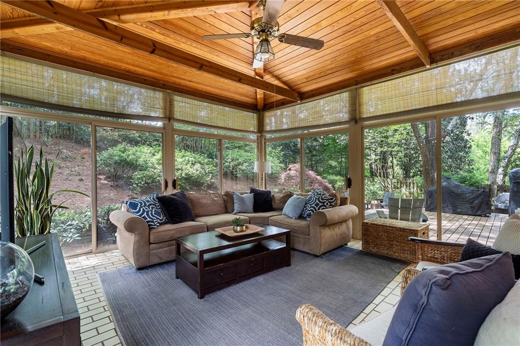 1023 Saint James Crossing NE