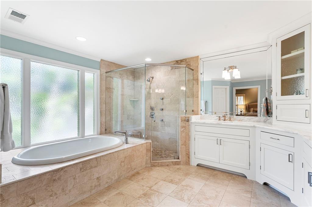 1023 Saint James Crossing NE