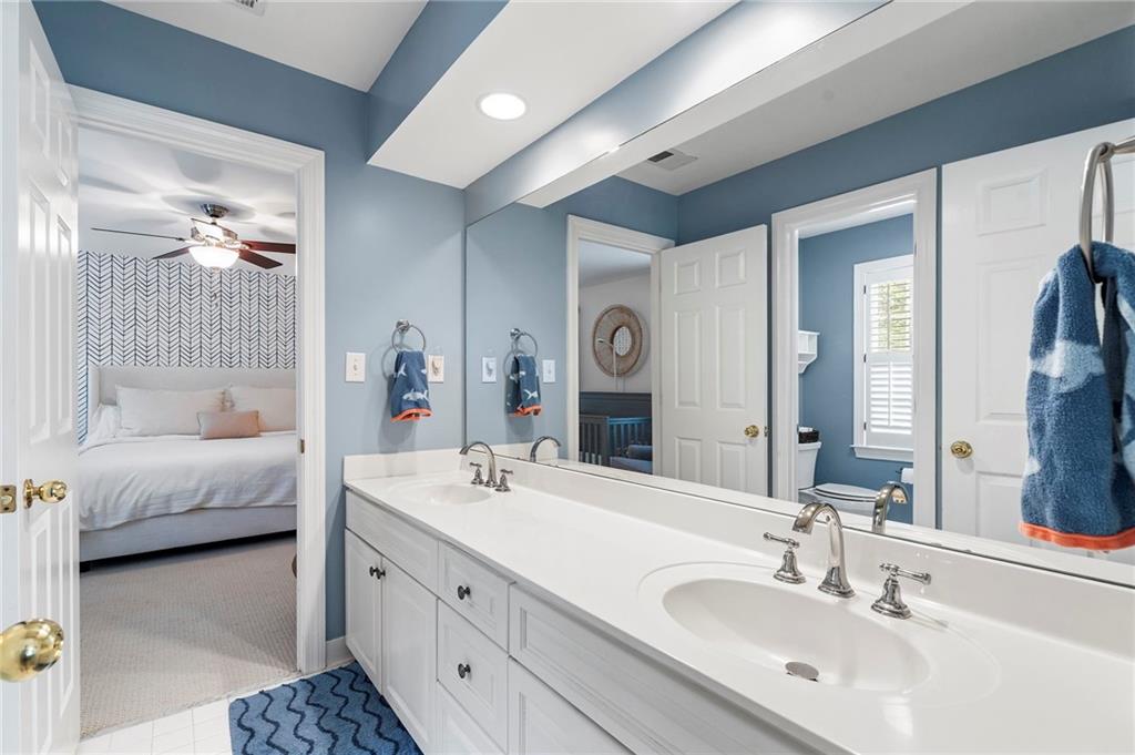 1023 Saint James Crossing NE