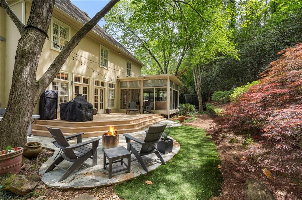 1023 Saint James Crossing NE