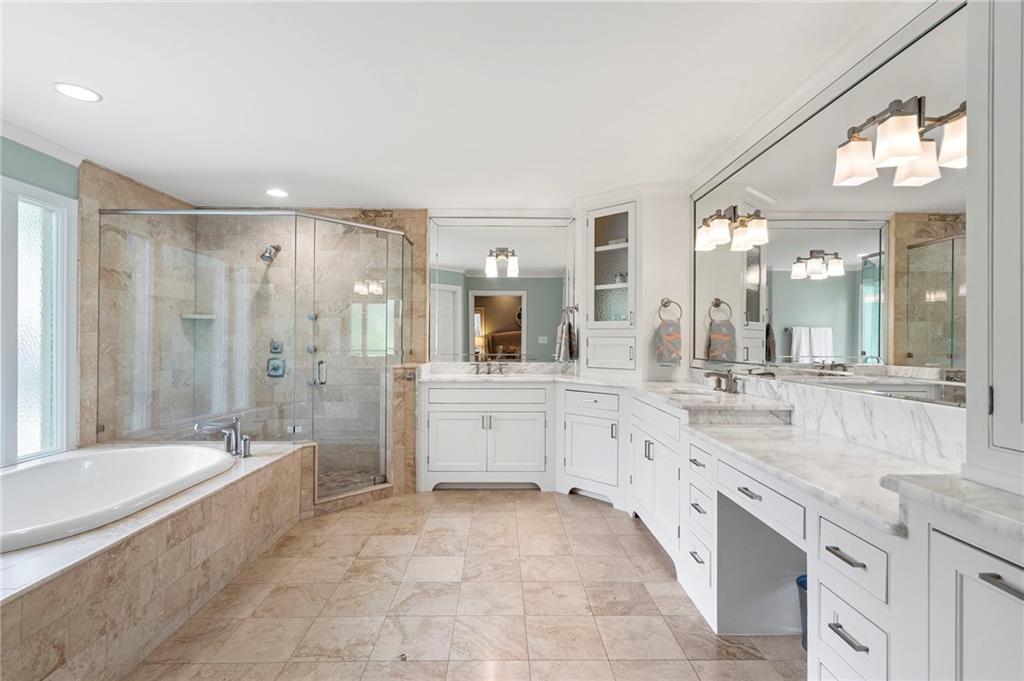 1023 Saint James Crossing NE