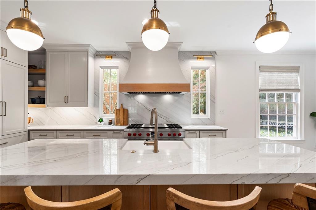 1023 Saint James Crossing NE