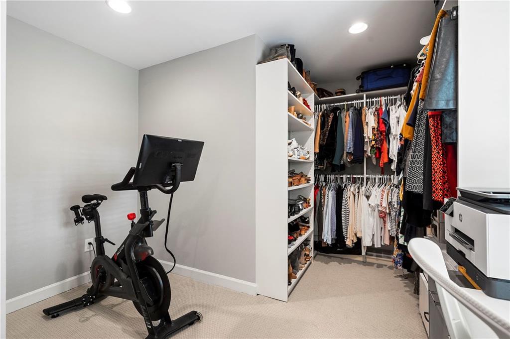 1023 Saint James Crossing NE