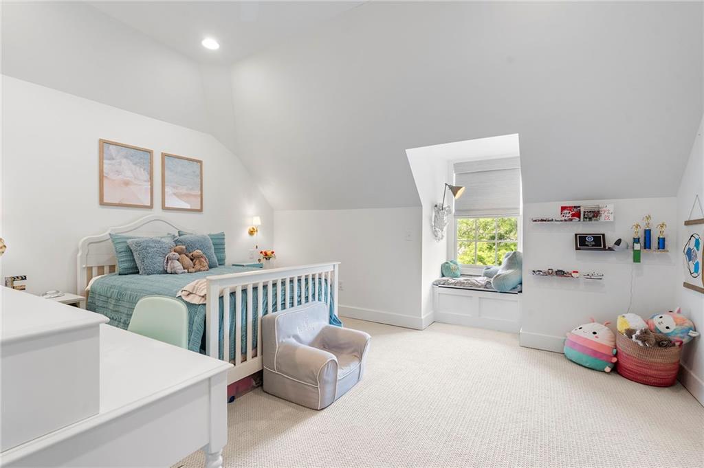 1023 Saint James Crossing NE