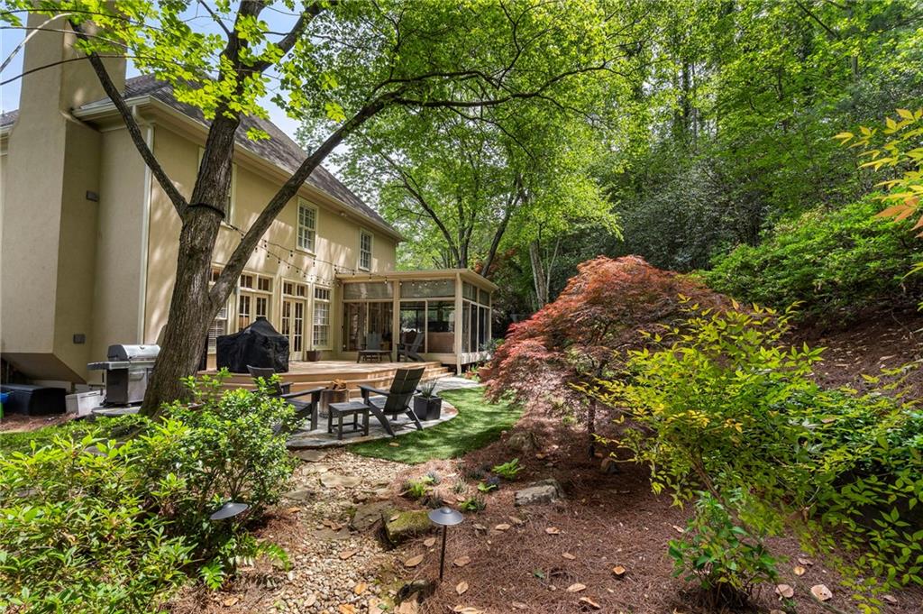 1023 Saint James Crossing NE