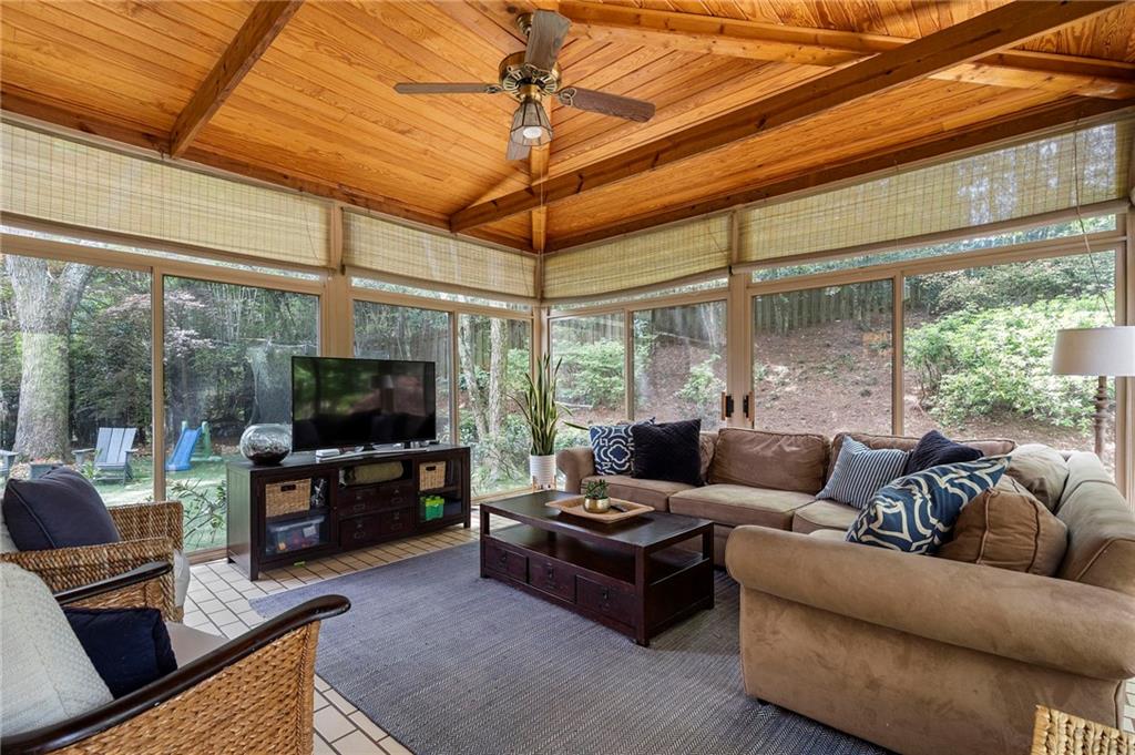 1023 Saint James Crossing NE