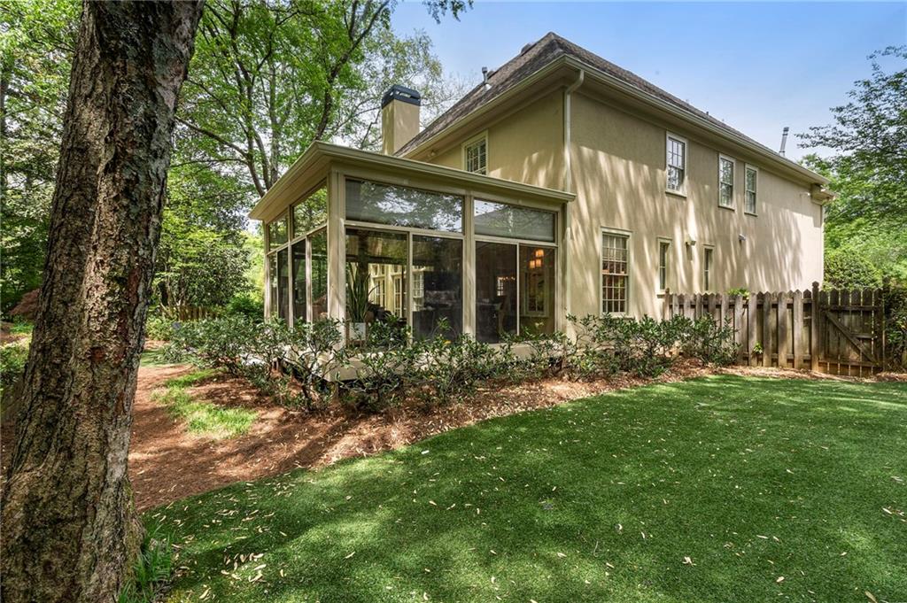 1023 Saint James Crossing NE