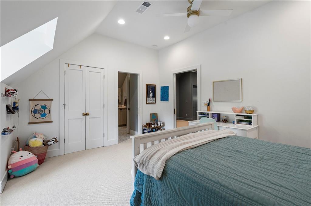 1023 Saint James Crossing NE