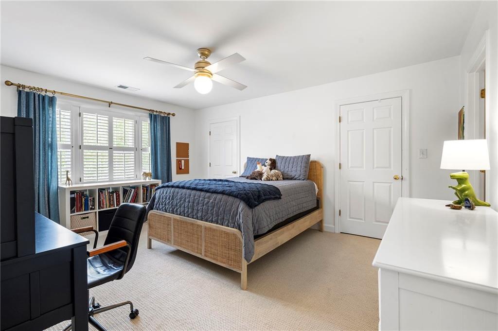 1023 Saint James Crossing NE