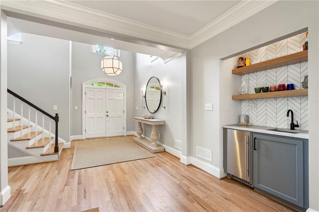 1023 Saint James Crossing NE