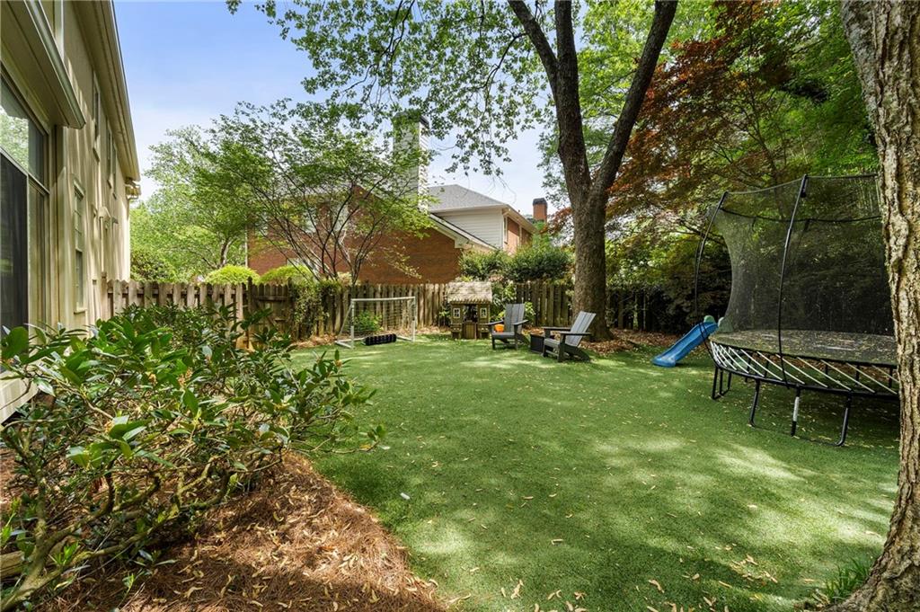 1023 Saint James Crossing NE