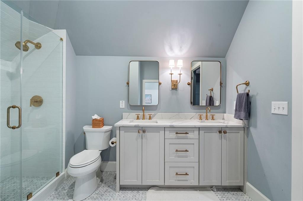 1023 Saint James Crossing NE