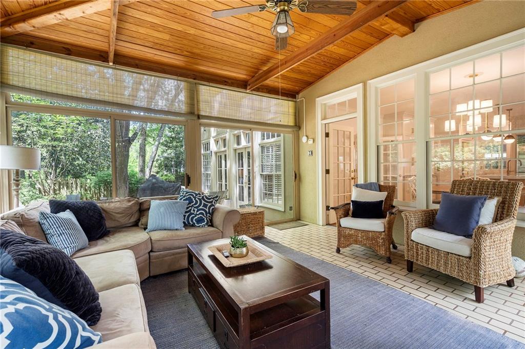 1023 Saint James Crossing NE