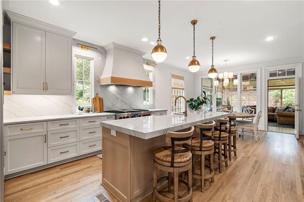 1023 Saint James Crossing NE