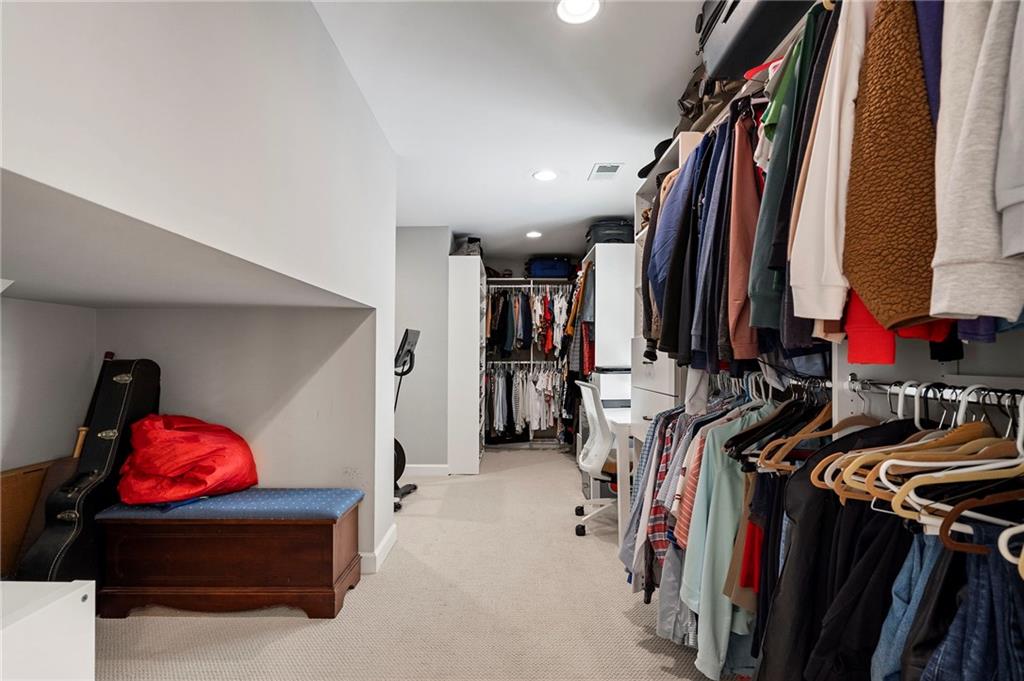 1023 Saint James Crossing NE