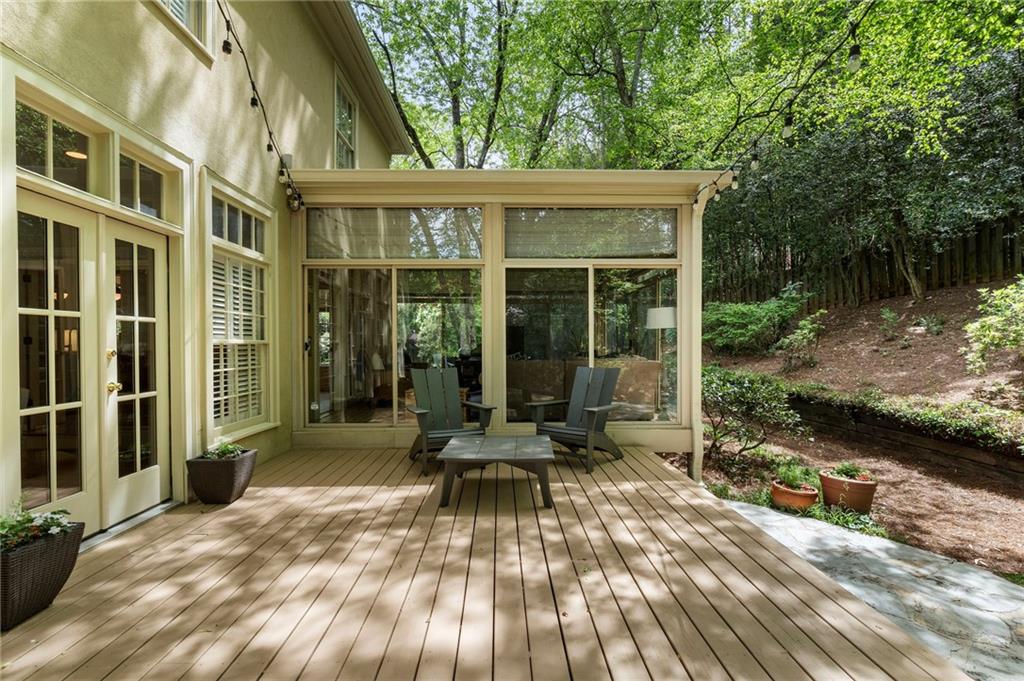 1023 Saint James Crossing NE